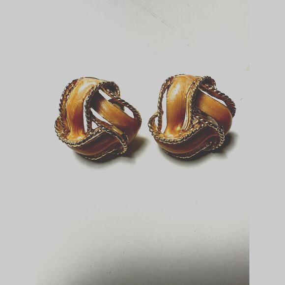 Vtg old money Beige creamy, gold, neutral vintage earrings post Stud semi formal - Picture 5 of 5